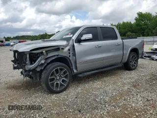 2021 Ram 1500 Laramie z VIN 1C6RREJT9MN800895, wystawiony jako Copart lot #56311725 z przebiegiem 87 691 mil mil oraz Czysty tytuł • Clean title. Historia ofert i sprzedaży dostępna na DreamBid. Obrazek 1.
