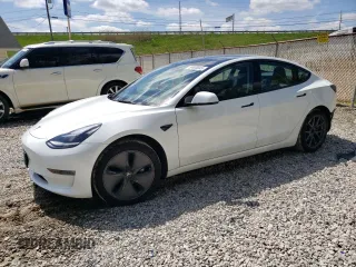 2022 Tesla Model 3 Long Range z VIN 5YJ3E1EB6NF184352, wystawiony jako Copart lot #55636845 z przebiegiem 30 891 mil mil oraz Szkody całkowita. Historia ofert i sprzedaży dostępna na DreamBid. Obrazek 1.