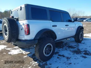 2023 Ford Bronco z VIN 1FMEE5DP1PLC08565, wystawiony jako IAAI lot #41610564 z przebiegiem 19 244 mil mil oraz . Historia ofert i sprzedaży dostępna na DreamBid. Obrazek 4.