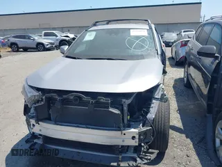 2022 Toyota RAV4 Hybrid SE z VIN 4T3T6RFV9NU070229, wystawiony jako IAAI lot #42565070 z przebiegiem 21 901 mil mil oraz . Historia ofert i sprzedaży dostępna na DreamBid. Obrazek 13.