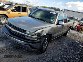 2000 Chevrolet Silverado 1500 with VIN 2GCEC19V9Y1402276, listed as a Copart auction lot 83045824 with 188,165 mi miles and Salvage Title. Bid and sale history available at carsss.com. Image 1.