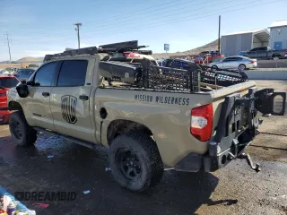 2018 Toyota Tundra SR5 z VIN 5TFDW5F11JX771458, wystawiony jako Copart lot #49687745 z przebiegiem 129 964 mil mil oraz Szkoda całkowita • Salvage title. Historia ofert i sprzedaży dostępna na DreamBid. Obrazek 2.
