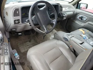 1996 GMC Suburban z VIN 1GKEC16R2TJ714191, wystawiony jako Copart lot #74660264 z przebiegiem 186 801 mil mil oraz Szkody całkowita. Historia ofert i sprzedaży dostępna na DreamBid. Obrazek 8.