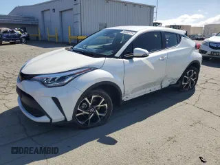 2021 Toyota C-HR LE z VIN JTNKHMBX6M1102420, wystawiony jako Copart lot #56690115 z przebiegiem 33 282 mil mil oraz Szkoda całkowita • Salvage title. Historia ofert i sprzedaży dostępna na DreamBid. Obrazek 1.