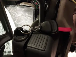 1998 Chevrolet Tahoe z VIN 1GNEK13R7WJ379752, wystawiony jako IAAI lot #42026616 z przebiegiem 270 881 mil mil oraz . Historia ofert i sprzedaży dostępna na DreamBid. Obrazek 11.