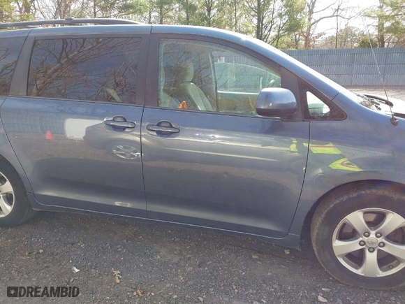 2014 Toyota Sienna LE AAS with VIN 5TDKK3DC9ES510487, listed as a IAAI auction lot 41781743 with 152,917 mi miles. Bid and sale history available at carsss.com. Image 13.