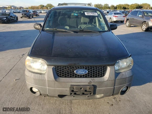 2007 Ford Escape XLT with VIN 1FMYU03107KB17034, listed as a Copart auction lot 80578964 with 268,752 mi miles and Clean Title. Bid and sale history available at carsss.com. Image 5.