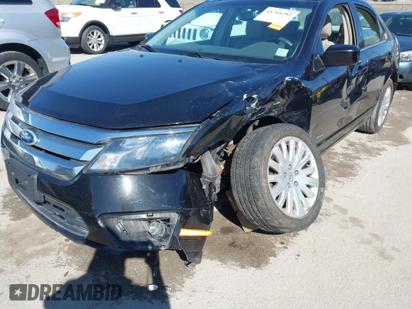 2010 Ford Fusion Hybrid z VIN 3FADP0L39AR396746, wystawiony jako IAAI lot #41764282 z przebiegiem 132 582 mil mil oraz . Historia ofert i sprzedaży dostępna na DreamBid. Obrazek 6.