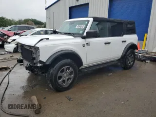 2022 Ford Bronco z VIN 1FMDE5BH8NLB86889, wystawiony jako Copart lot #60898845 z przebiegiem 30 414 mil mil oraz Szkoda całkowita • Salvage title. Historia ofert i sprzedaży dostępna na DreamBid. Obrazek 1.
