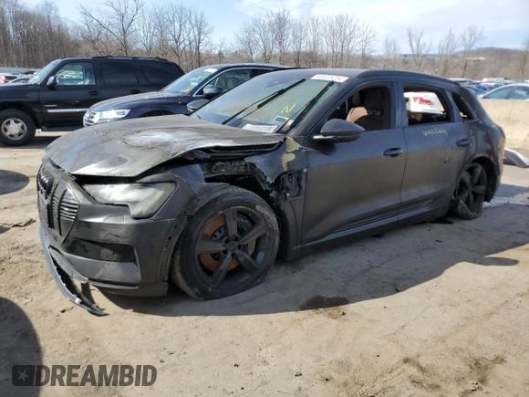 2019 Audi e-tron Premium Plus z VIN WA1LAAGE2KB013285, wystawiony jako Copart lot #61600395 z przebiegiem Nie podano mil oraz Nie do naprawy • Non repairable. Historia ofert i sprzedaży dostępna na DreamBid. Obrazek 1.