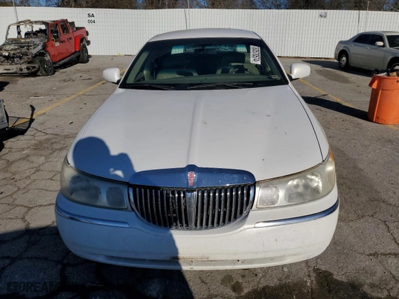 2000 Lincoln Town Car Executive with VIN 1LNHM81W3YY887532, listed as a Copart auction lot 83570574 with 164,105 mi miles and Salvage Title. Bid and sale history available at carsss.com. Image 5.