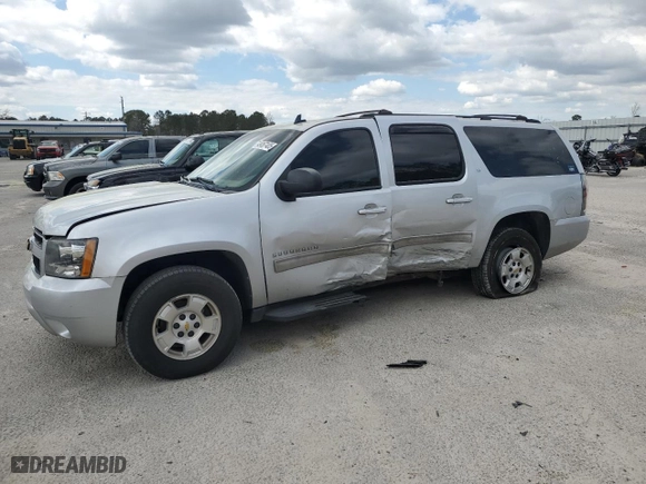 2013 Chevrolet Suburban LT with VIN 1GNSKJE71DR255408, listed as a Copart auction lot 49067405 with 130,081 mi miles and Salvage Title. Bid and sale history available at carsss.com. Image 1.
