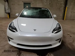 2019 Tesla Model 3 Mid Range z VIN 5YJ3E1EA9KF483725, wystawiony jako Copart lot #42035435 z przebiegiem 43 340 mil mil oraz Czysty tytuł • Clean title. Historia ofert i sprzedaży dostępna na DreamBid. Obrazek 5.