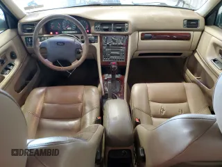 2000 Volvo S70 z VIN YV1LS56D5Y2653853, wystawiony jako Copart lot #75945864 z przebiegiem 226 988 mil mil oraz Szkody całkowita. Historia ofert i sprzedaży dostępna na DreamBid. Obrazek 8.