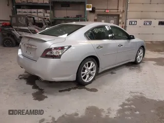 2014 Nissan Maxima SV z VIN 1N4AA5AP8EC498468, wystawiony jako IAAI lot #42344525 z przebiegiem 149 178 mil mil oraz . Historia ofert i sprzedaży dostępna na DreamBid. Obrazek 4.