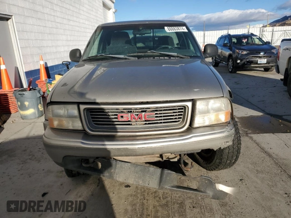 1998 GMC Sonoma SLS w/1SJ Pkg with VIN 1GTCT19W8W8532706, listed as a Copart auction lot 86663874 with 185,800 mi miles and Salvage Title. Bid and sale history available at carsss.com. Image 5.