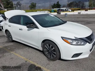 2018 Nissan Altima 2.5 S with VIN 1N4AL3AP0JC157915, listed as a IAAI auction lot 41776026 with 207,117 mi miles. Bid and sale history available at carsss.com. Image 1.