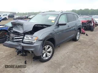 2018 Volkswagen Atlas SE z VIN 1V2KR2CAXJC517240, wystawiony jako IAAI lot #42361370 z przebiegiem 129 546 mil mil oraz . Historia ofert i sprzedaży dostępna na DreamBid. Obrazek 2.