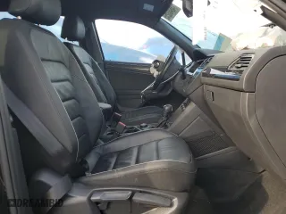 2020 Volkswagen Tiguan SEL Premium R-Line with VIN 3VV4B7AX5LM003382, listed as a Copart auction lot 46403255 with 28,355 mi miles and Salvage Title. Bid and sale history available at carsss.com. Image 7.