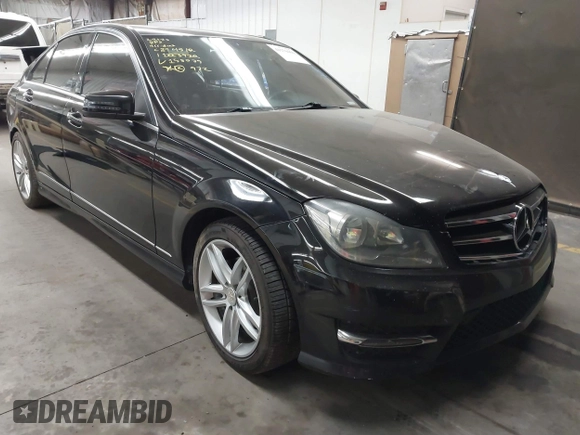 2014 Mercedes-Benz C 250 Sport z VIN WDDGF4HB6EG158079, wystawiony jako IAAI lot #41670460 z przebiegiem 169 214 mil mil oraz . Historia ofert i sprzedaży dostępna na DreamBid. Obrazek 1.