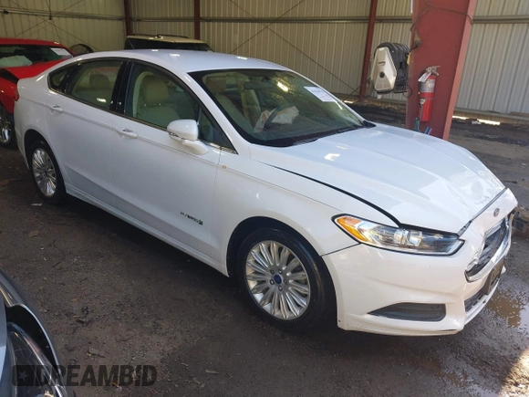 2014 Ford Fusion SE Hybrid with VIN 3FA6P0LU0ER373945, listed as a IAAI auction lot 41810533 with 82,177 mi miles. Bid and sale history available at carsss.com. Image 1.