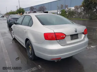 2011 Volkswagen Jetta Sedan SE PZEV with VIN 3VWDZ7AJ7BM327936, listed as a IAAI auction lot 41482867 with 153127 miles. Bid and sale history available at carsss.com. Image 3.