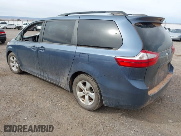 2015 Toyota Sienna LE AAS z VIN 5TDKK3DC0FS557747, wystawiony jako IAAI lot #41761226 z przebiegiem 197 705 mil mil oraz . Historia ofert i sprzedaży dostępna na DreamBid. Obrazek 3.