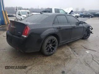 2019 Chrysler 300 with VIN 2C3CCABG1KH548418, listed as a Copart auction lot 43458095 with 61,033 mi miles and Salvage Title. Bid and sale history available at carsss.com. Image 3.