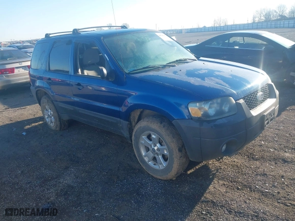 2007 Ford Escape XLT with VIN 1FMYU93117KA03886, listed as a IAAI auction lot 41783932 with 251,969 mi miles. Bid and sale history available at carsss.com. Image 1.