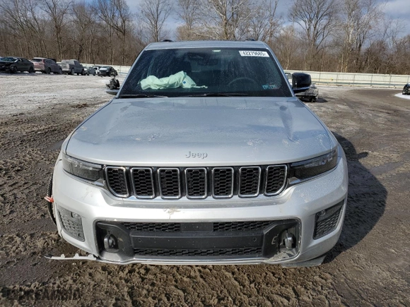 2024 Jeep Grand Cherokee Overland with VIN 1C4RJHDG8R8598461, listed as a Copart auction lot 42279685 with 1,677 mi miles and Salvage Title. Bid and sale history available at carsss.com. Image 5.