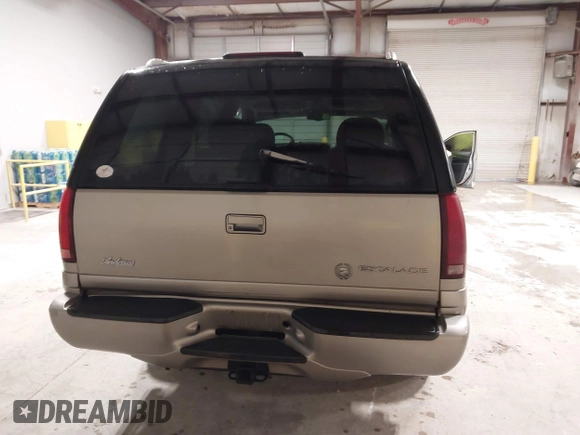 1999 Cadillac Escalade z VIN 1GYEK13RXXR413480, wystawiony jako IAAI lot #41552688 z przebiegiem 214 501 mil mil oraz . Historia ofert i sprzedaży dostępna na DreamBid. Obrazek 16.