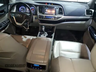 2018 Toyota Highlander SE z VIN 5TDJZRFH0JS861771, wystawiony jako Copart lot #58091495 z przebiegiem 210 862 mil mil oraz Szkoda całkowita • Salvage title. Historia ofert i sprzedaży dostępna na DreamBid. Obrazek 8.
