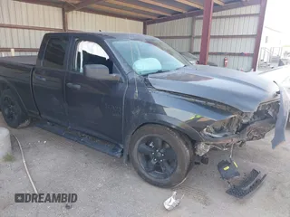 2020 Ram 1500 Warlock z VIN 1C6RR7GG4LS109750, wystawiony jako IAAI lot #42225602 z przebiegiem 143 573 mil mil oraz . Historia ofert i sprzedaży dostępna na DreamBid. Obrazek 1.