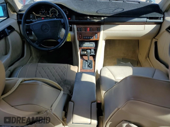 1994 Mercedes-Benz 400 E z VIN WDBEA34E1RC085144, wystawiony jako Copart lot #50966615 z przebiegiem 63 404 mil mil oraz Tytuł czysty. Historia ofert i sprzedaży dostępna na DreamBid. Obrazek 8.