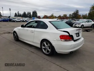 2011 BMW 1 Series 128i z VIN WBAUP9C51BVL89887, wystawiony jako Copart lot #78533234 z przebiegiem Nie podano mil oraz Szkody całkowita. Historia ofert i sprzedaży dostępna na DreamBid. Obrazek 2.