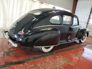 1940 Lincoln Zephyr z VIN H92290, wystawiony jako Copart lot #71607994 z przebiegiem 7 152 mil mil oraz Czysty tytuł • Clean title. Historia ofert i sprzedaży dostępna na DreamBid. Obrazek 3.