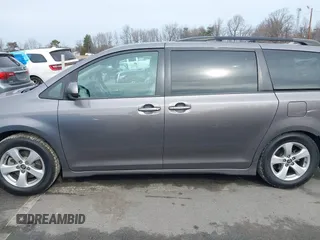 2018 Toyota Sienna LE Auto Access Seat with VIN 5TDKZ3DC1JS953593, listed as a IAAI auction lot 41478930 with 171,792 mi miles. Bid and sale history available at carsss.com. Image 13.