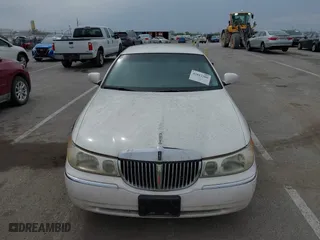 2000 Lincoln Town Car Cartier with VIN 1LNHM83W9YY815747, listed as a IAAI auction lot 42013300 with 171,972 mi miles. Bid and sale history available at carsss.com. Image 12.