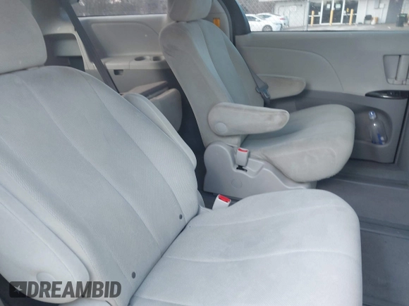 2011 Toyota Sienna with VIN 5TDZK3DC9BS028189, listed as a IAAI auction lot 41448585 with 203,181 mi miles. Bid and sale history available at carsss.com. Image 8.