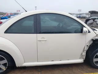 2006 Volkswagen New Beetle Coupe with VIN 3VWRR31C66M423272, listed as a IAAI auction lot 41435736 with 133,042 mi miles. Bid and sale history available at carsss.com. Image 14.