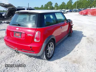2006 MINI Hardtop S с VIN WMWRE33586TN27239, выставлен на аукционе IAAI как лот 42775957 с пробегом 165 133 миль миль и . История ставок и продаж доступна на DreamBid. Изображение 4.
