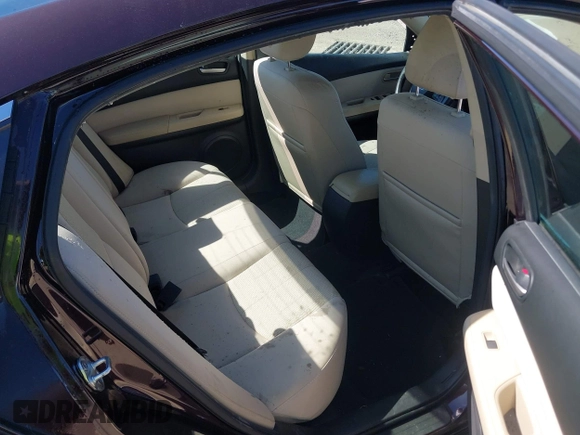 2011 Mazda Mazda6 i Sport with VIN 1YVHZ8BH0B5M04586, listed as a IAAI auction lot 42049308 with 136,802 mi miles. Bid and sale history available at carsss.com. Image 8.