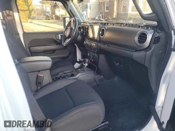 2022 Jeep Wrangler Unlimited Sahara with VIN 1C4HJXEG6NW255481, listed as a Copart auction lot 49181705 with 8,206 mi miles and Clean title. Bid and sale history available at DreamBid. Image 5.
