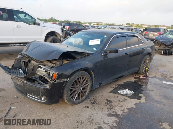 2013 Chrysler 300 S z VIN 2C3CCABT8DH709962, wystawiony jako IAAI lot #42070142 z przebiegiem 156 690 mil mil oraz . Historia ofert i sprzedaży dostępna na DreamBid. Obrazek 2.