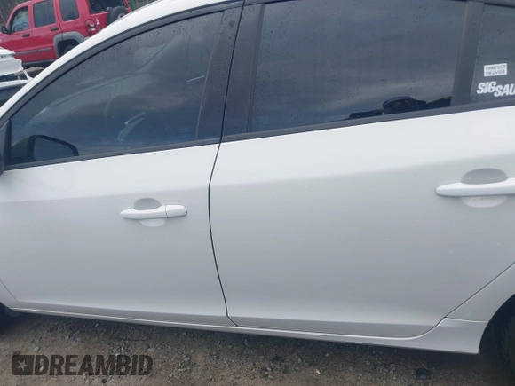 2017 Volvo S60 Dynamic with VIN YV126MFL2H2421907, listed as a IAAI auction lot 41737301 with 87,239 mi miles. Bid and sale history available at carsss.com. Image 15.