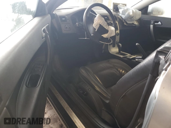 2011 Volvo C70 z VIN YV1672MC9BJ117685, wystawiony jako Copart lot #55387275 z przebiegiem 162 314 mil mil oraz Szkoda całkowita • Salvage title. Historia ofert i sprzedaży dostępna na DreamBid. Obrazek 8.