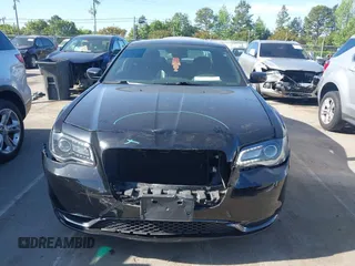 2019 Chrysler 300 S z VIN 2C3CCABG8KH628668, wystawiony jako IAAI lot #42060870 z przebiegiem 86 694 mil mil oraz . Historia ofert i sprzedaży dostępna na DreamBid. Obrazek 12.