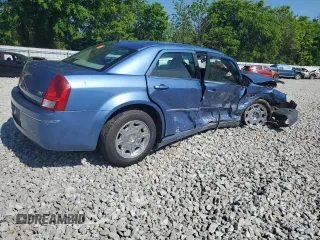 2007 Chrysler 300 Touring z VIN 2C3KA53G57H705768, wystawiony jako Copart lot #56531945 z przebiegiem 209 665 mil mil oraz Szkoda całkowita • Salvage title. Historia ofert i sprzedaży dostępna na DreamBid. Obrazek 3.