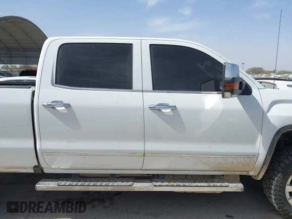 2017 GMC Sierra 2500HD Denali z VIN 1GT12UEY0HF111676, wystawiony jako IAAI lot #41834597 z przebiegiem 357 956 mil mil oraz . Historia ofert i sprzedaży dostępna na DreamBid. Obrazek 13.