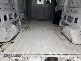 2023 Ford Transit Cargo с VIN 1FTBR1C8XPKB44983, выставлен на аукционе Copart как лот 63350635 с пробегом 73 083 миль миль и Списание • Salvage title. История ставок и продаж доступна на DreamBid. Изображение 10.